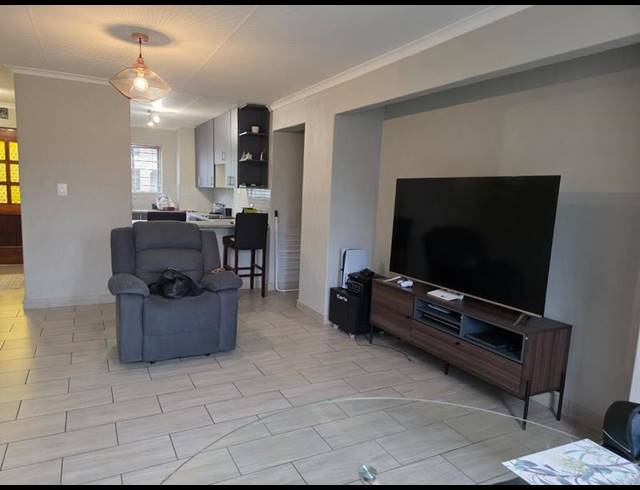 2 BEDROOM APARTMENT FOR SALE IN SUNNINGHILL